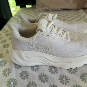Hoka Arahi 8